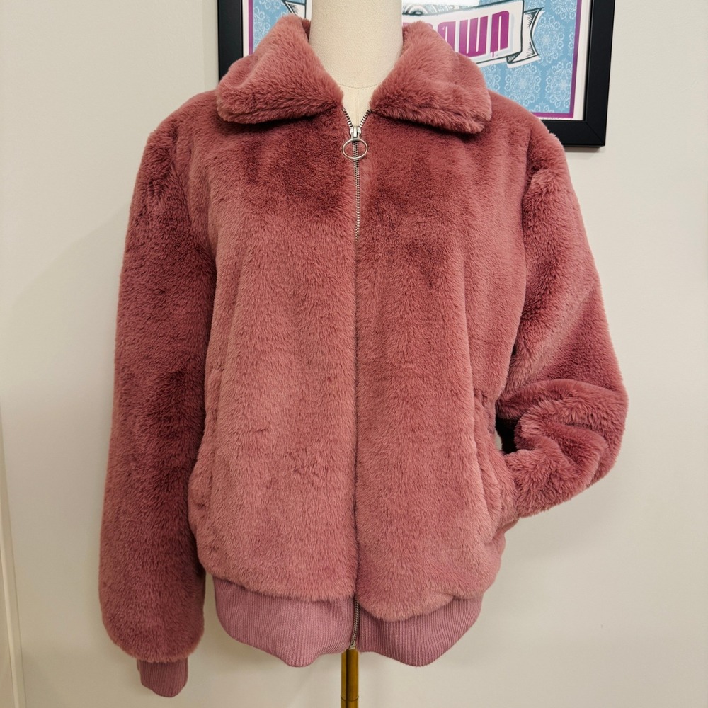 Miss Selfie Pink Faux Fur Bomber Jacket Mauve Pink Collared‎ Size Large EUC